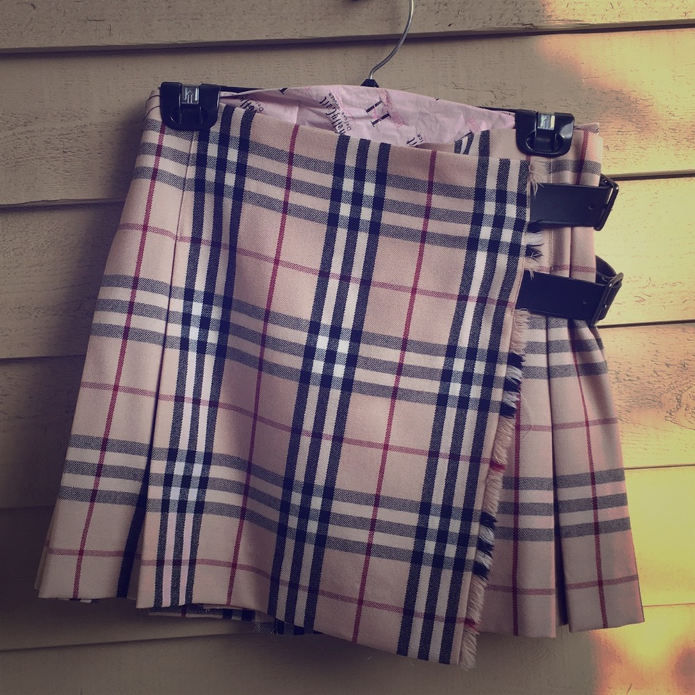 Burberry mini skirt